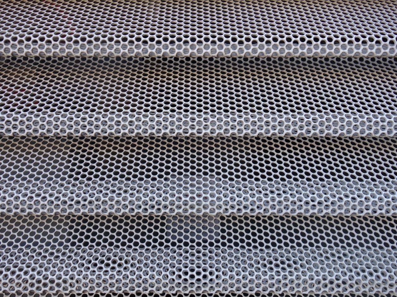Die Vielseitigkeit von Lochblechen in Industrie und Alltag